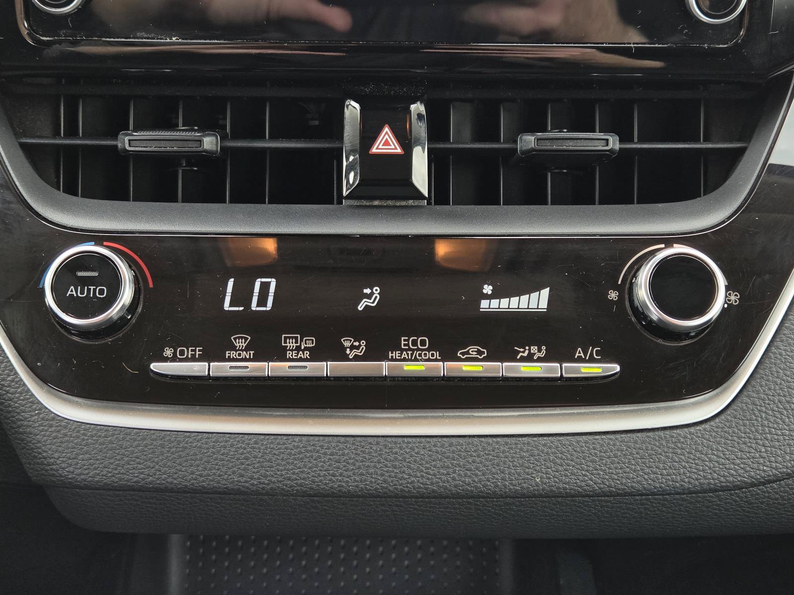 Used 2020 Toyota Corolla LE FWD image 14