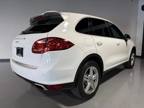 Used 2014 Porsche Cayenne Platinum Edition AWD/4WD image 4