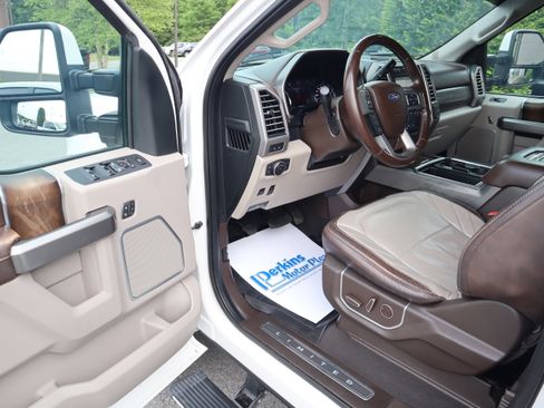 Used 2019 Ford F250 Limited w/ FX4 Off-Road Package AWD/4WD image 3