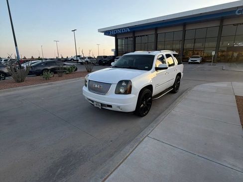Used 2010 GMC Yukon Denali RWD image 9