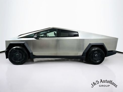 Used 2026 Tesla Cybertruck AWD Crew Cab image 4