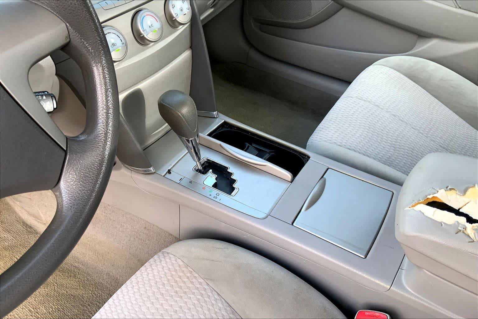 Used 2010 Toyota Camry LE FWD image 12