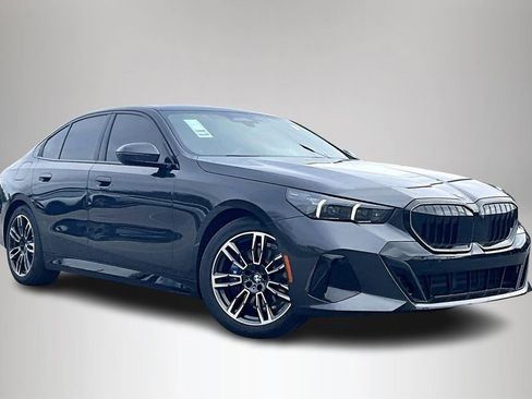 New 2026 BMW 530i w/ M Sport Package RWD image 1