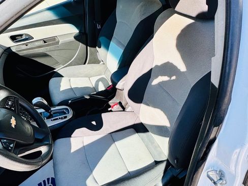 Used 2016 Chevrolet Cruze LS image 10