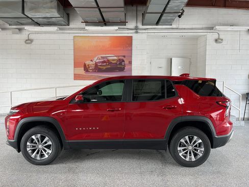 New 2026 Chevrolet Equinox LT w/ Convenience Package II FWD image 5