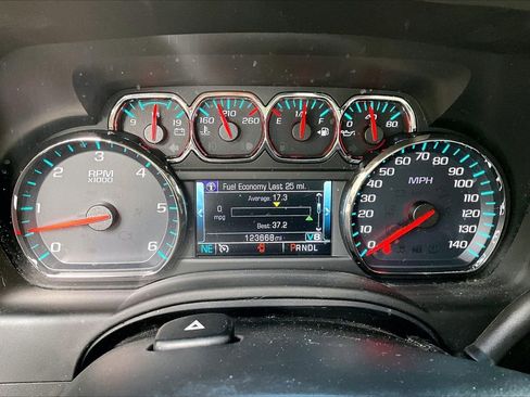 Used 2020 Chevrolet Suburban LT image 12