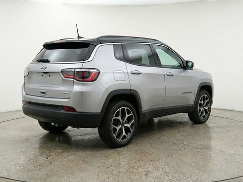 Used 2025 Jeep Compass Limited image 9