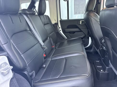 Used 2021 Jeep Wrangler Sahara w/ Cold Weather Group image 10