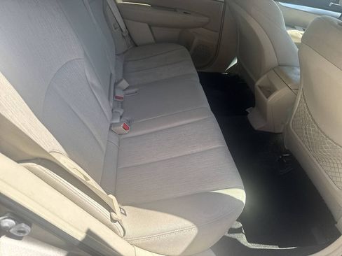 Used 2014 Subaru Outback 2.5i Premium AWD/4WD image 8