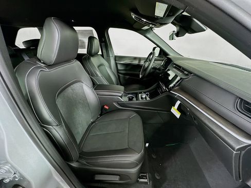 New 2026 Jeep Grand Cherokee Altitude AWD/4WD image 33