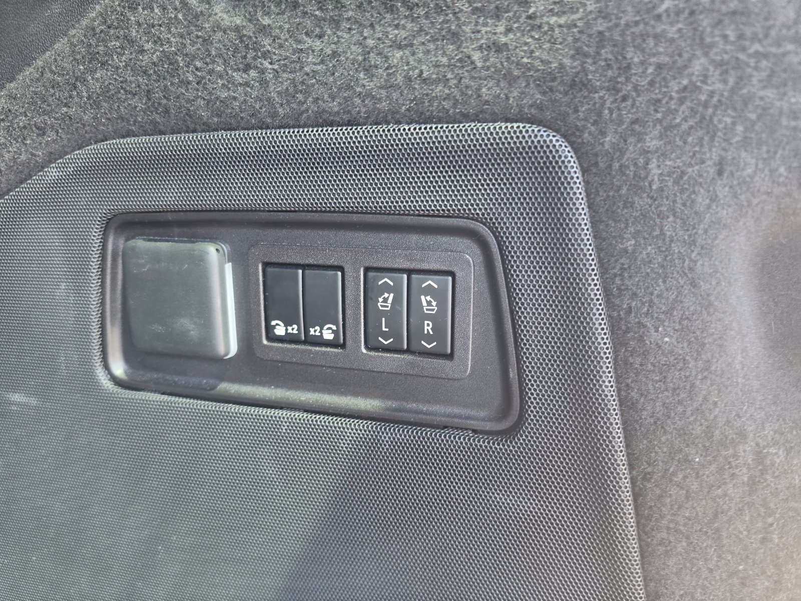 Used 2023 Cadillac Escalade V AWD/4WD image 9