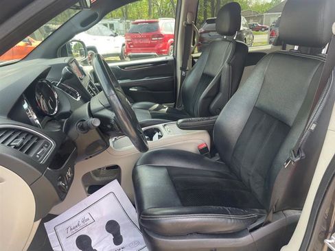 Used 2017 Dodge Grand Caravan SXT w/ Driver Convenience Group FWD image 11