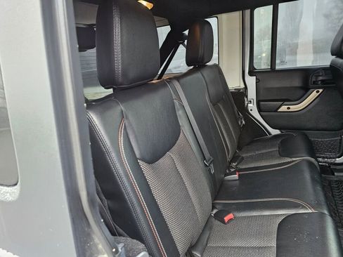 Used 2016 Jeep Wrangler Unlimited Sahara image 17