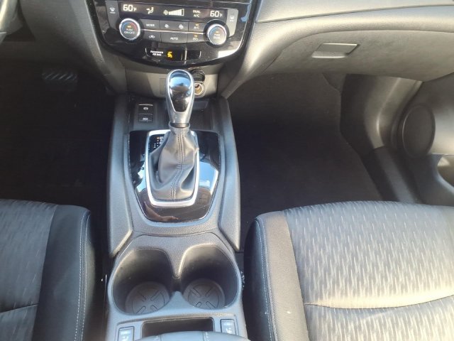 Used 2020 Nissan Rogue SV w/ Premium Package FWD image 23