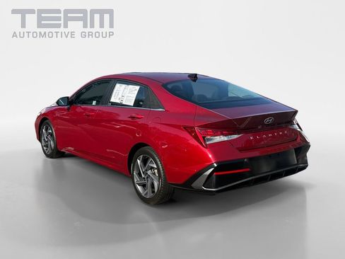 Used 2025 Hyundai Elantra SEL FWD image 5