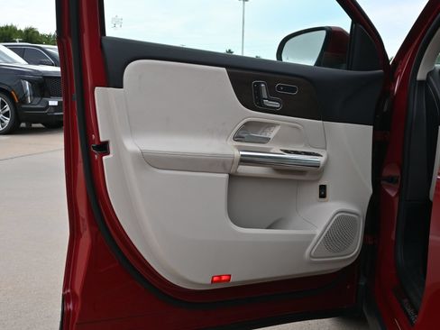 Used 2021 Mercedes-Benz GLA 250 w/ Premium Package image 18