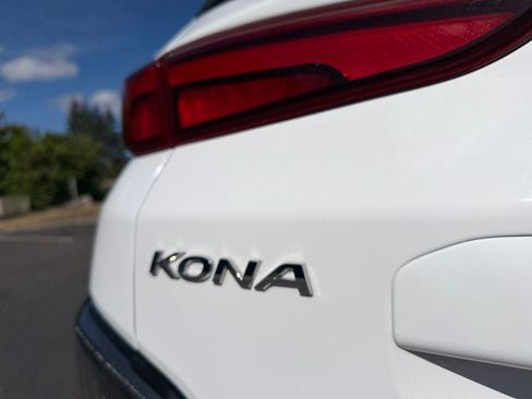 Used 2022 Hyundai Kona Limited w/ Cargo Package AWD/4WD image 35