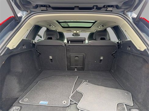 Used 2022 Volvo XC60 B5 Momentum image 26