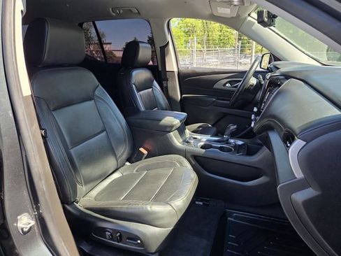 Used 2020 Chevrolet Traverse LT w/ LT Premium Package FWD image 16