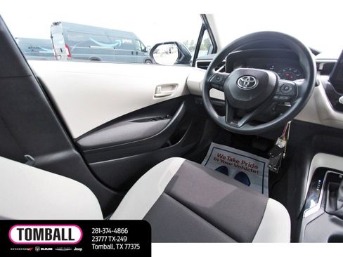 Used 2025 Toyota Corolla LE FWD image 9