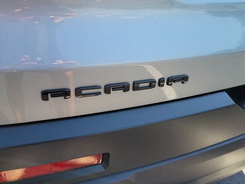 Used 2023 GMC Acadia SLT w/ Elevation Edition FWD image 7
