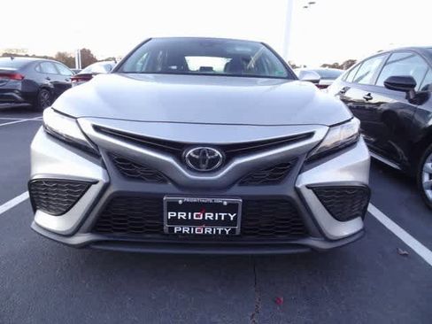 Used 2024 Toyota Camry SE image 2