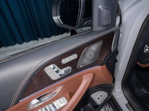 New 2026 Mercedes-Benz GLS 580 4MATIC image 12