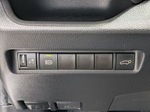 Used 2022 Toyota RAV4 XLE w/ Convenience Package FWD image 17