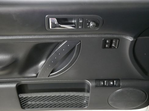 Used 2010 Volkswagen Beetle Coupe image 19