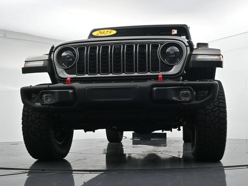 Used 2025 Jeep Gladiator Rubicon AWD/4WD image 33