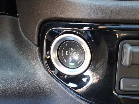 Used 2024 Chevrolet Silverado 2500 ZR2 w/ Technology Package image 12