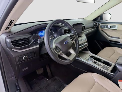 Used 2023 Ford Explorer XLT w/ Equipment Group 202A image 10