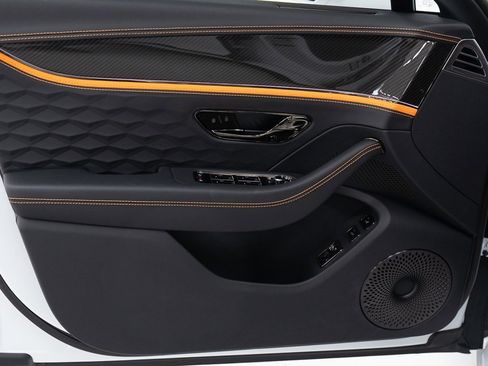 Used 2025 Bentley Flying Spur Plug-In Hybrid image 11