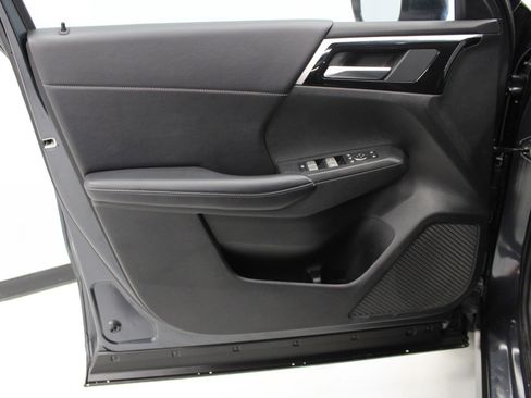 Used 2024 Mitsubishi Outlander SE image 14