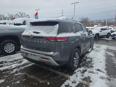 Used 2023 Nissan Pathfinder SL image 4