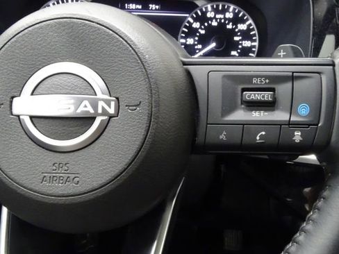 Used 2024 Nissan Pathfinder SV image 25