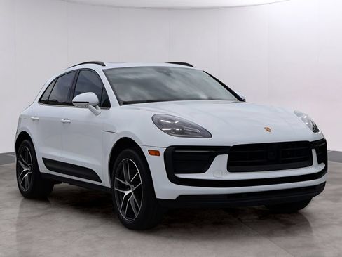 Certified 2023 Porsche Macan AWD/4WD image 3