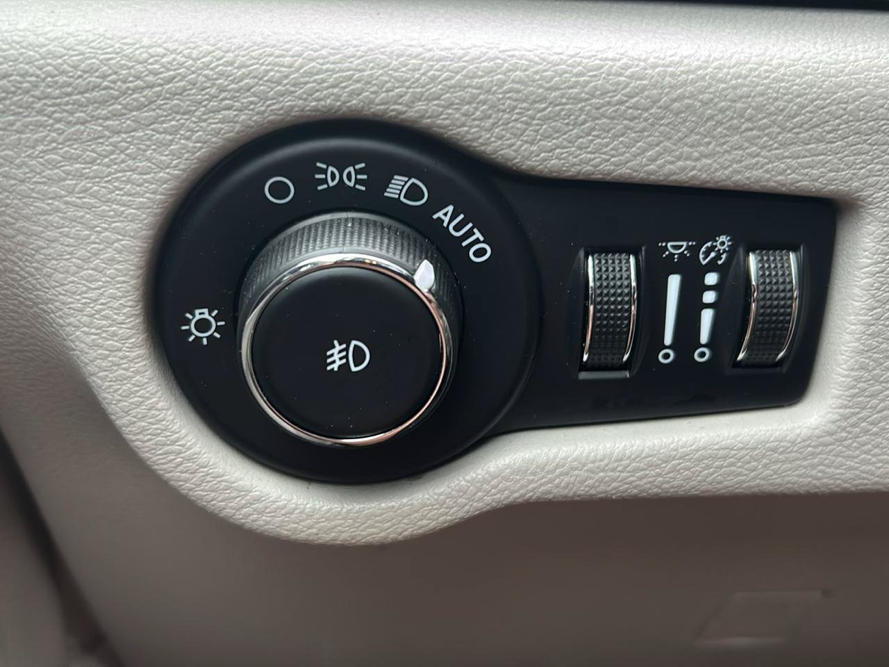 Used 2022 Chrysler Pacifica Touring-L FWD image 10