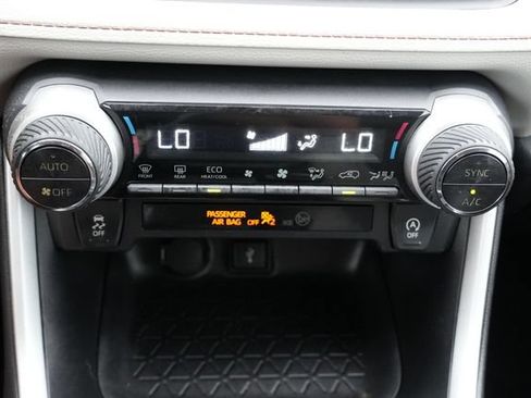 Used 2022 Toyota RAV4 XLE FWD image 34
