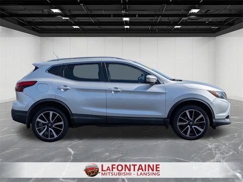 Used 2018 Nissan Rogue Sport SL image 6