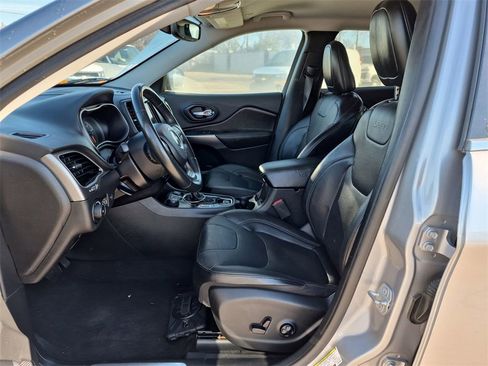 Used 2019 Jeep Cherokee Limited image 11