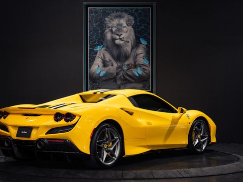 Used 2021 Ferrari F8 Tributo RWD image 4