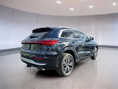 Used 2025 Audi Q5 Premium Plus w/ Premium Plus image 2