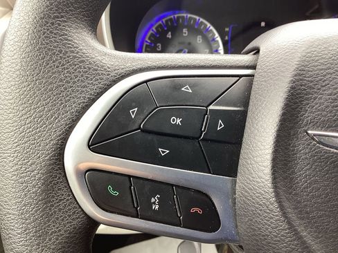 Used 2018 Chrysler Pacifica Touring Plus w/ Tire & Wheel Group image 36