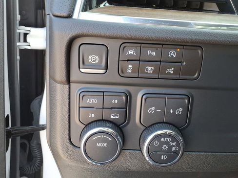 Used 2025 Chevrolet Tahoe High Country image 32