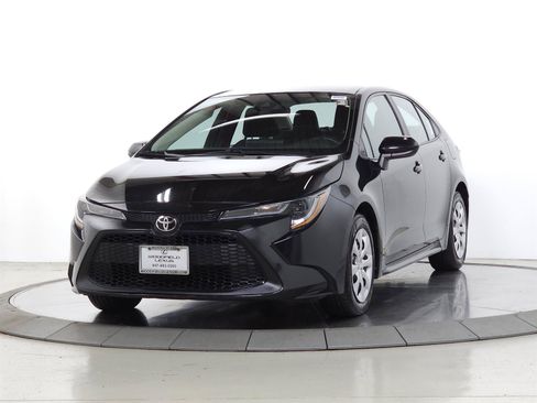 Used 2022 Toyota Corolla LE FWD image 3