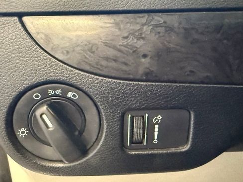 Used 2018 Dodge Grand Caravan SE w/ UConnect Hands-Free Group image 26