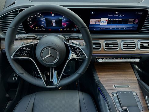 Used 2025 Mercedes-Benz GLE 350 4MATIC image 36