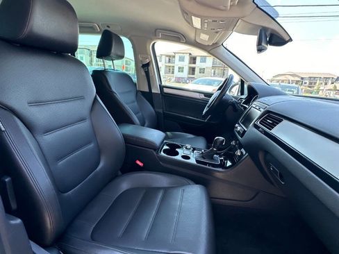 Used 2016 Volkswagen Touareg Sport image 27