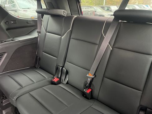 Used 2022 Cadillac Escalade Premium Luxury image 22